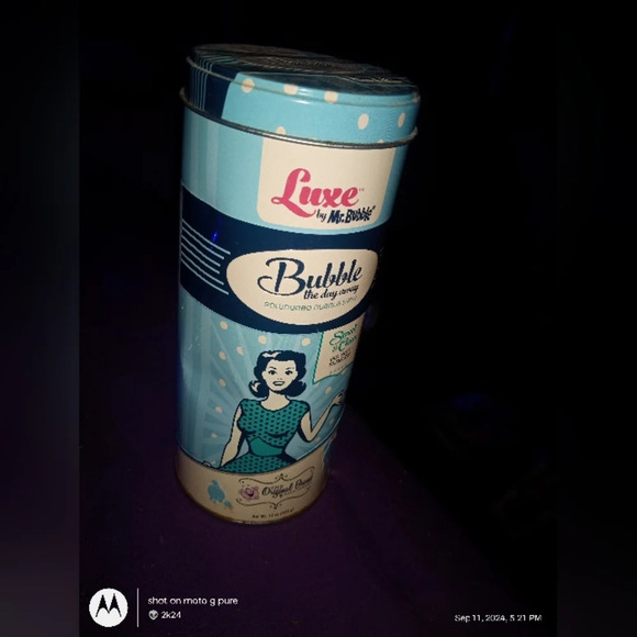 Luxe by Mr. Bubble Sweet & Clean Bubble the Day Away Powdered Bubble Bath Tin - Picture 2 of 5